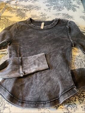 Free People movement snug stretchy cropped overdyed charcoal grey top.